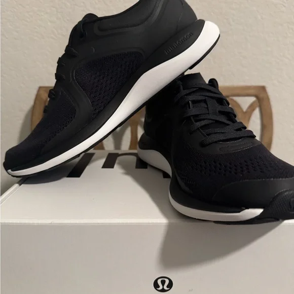 New LULULEMON Women's Chargefeel Low Workout Shoe - Picture 4 of 6